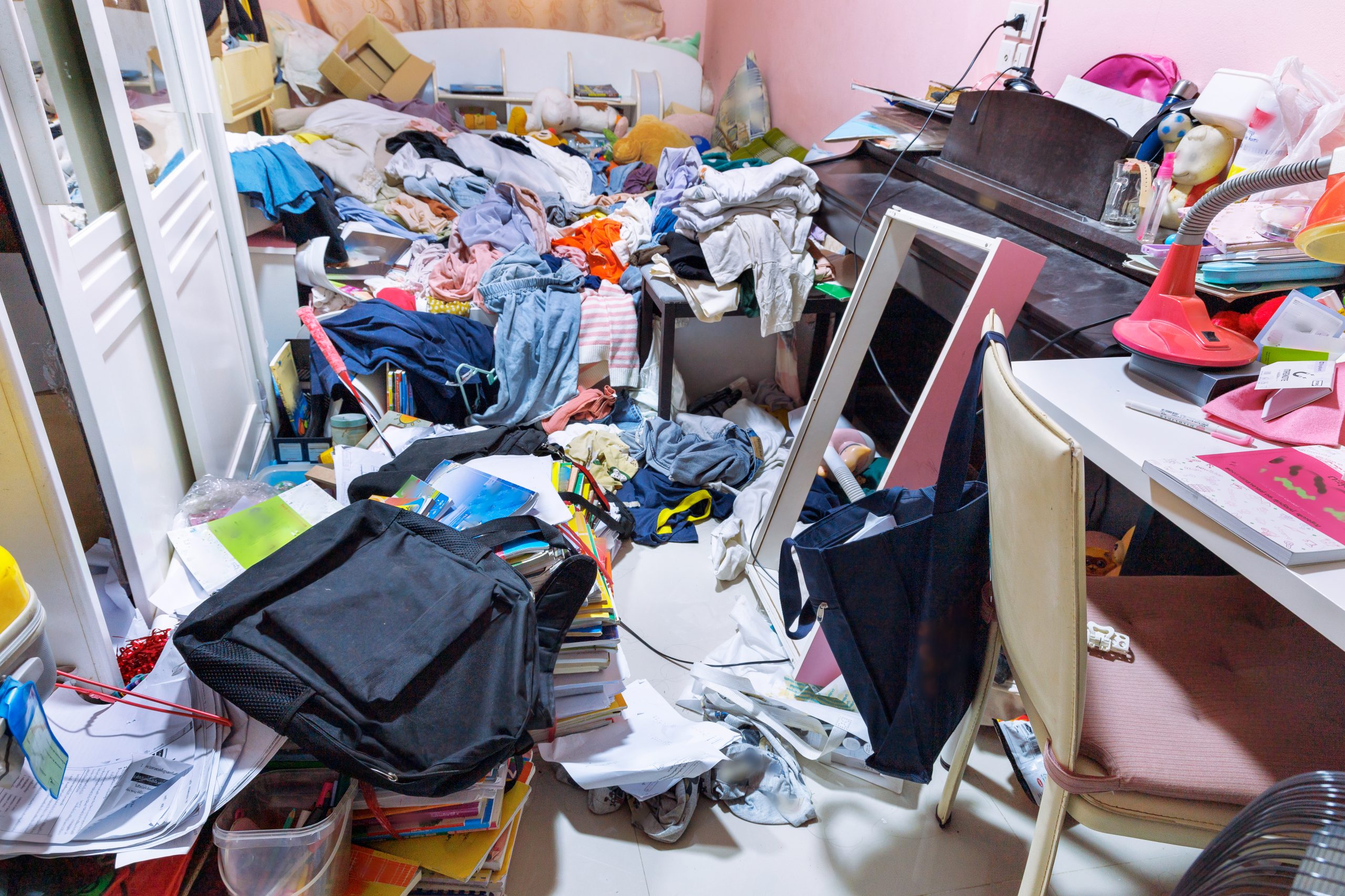 Our Ottawa hoarding cleanup process handled by certified and compassionate cleanup experts.